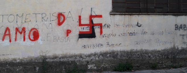 ok - Svastiche e scritte nazifasciste sui muri3