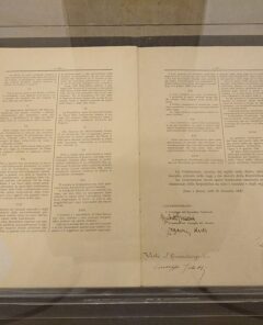 800px-Costituzione_della_Repubblica_Italiana_2